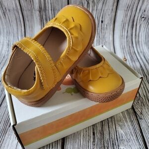 Livie and Luca Ruche Sandals Butterscotch Color NWOB